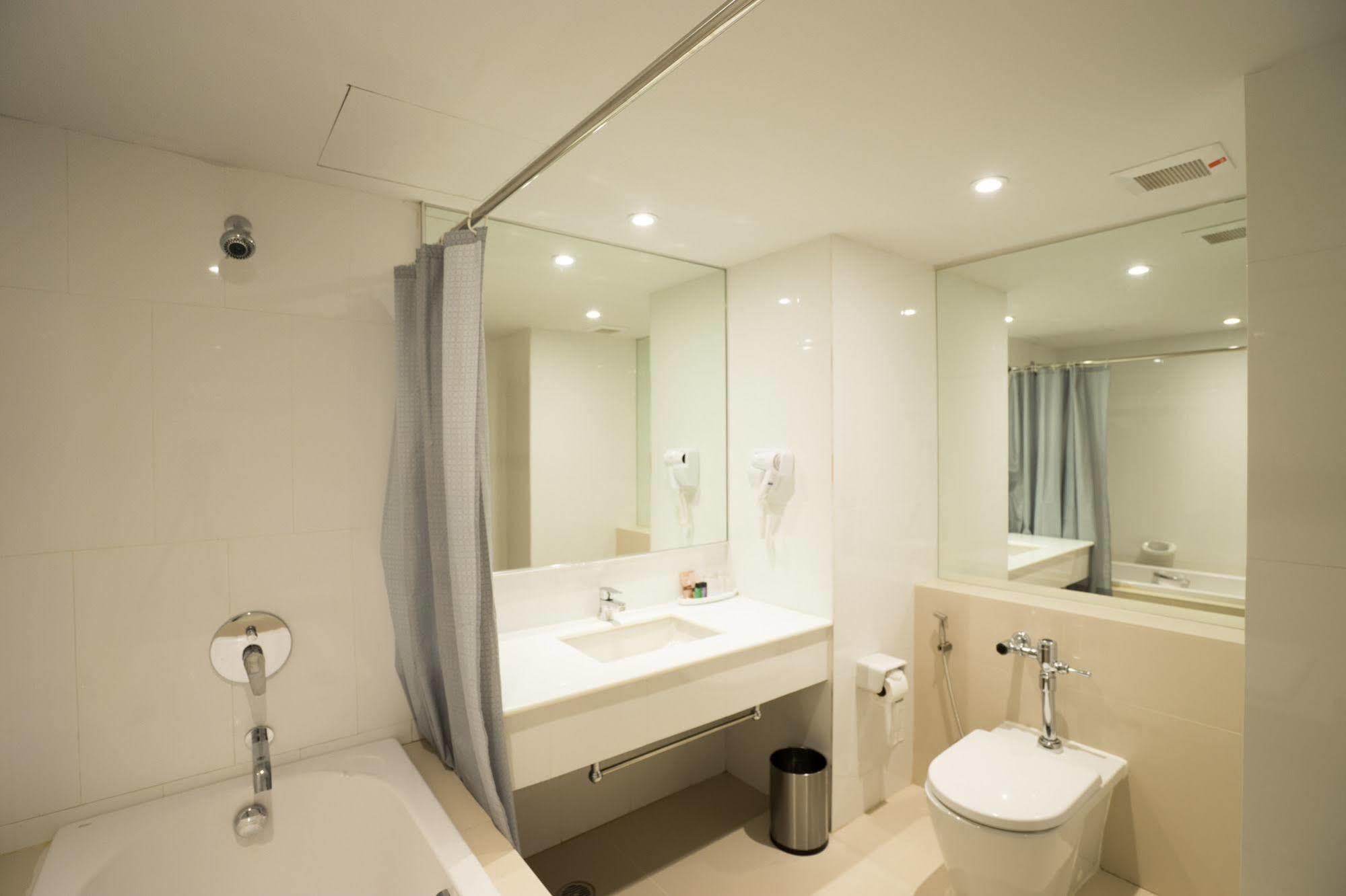 New Season Square Hotel Hat Yai Esterno foto
