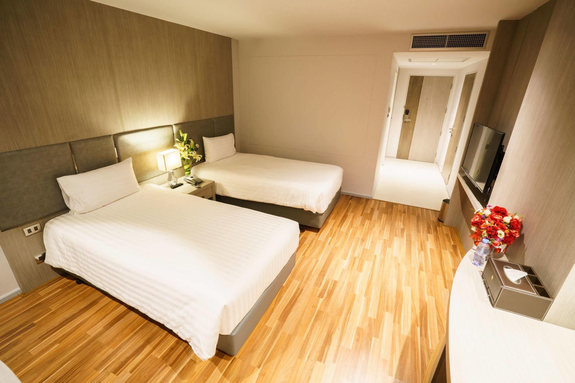 New Season Square Hotel Hat Yai Esterno foto