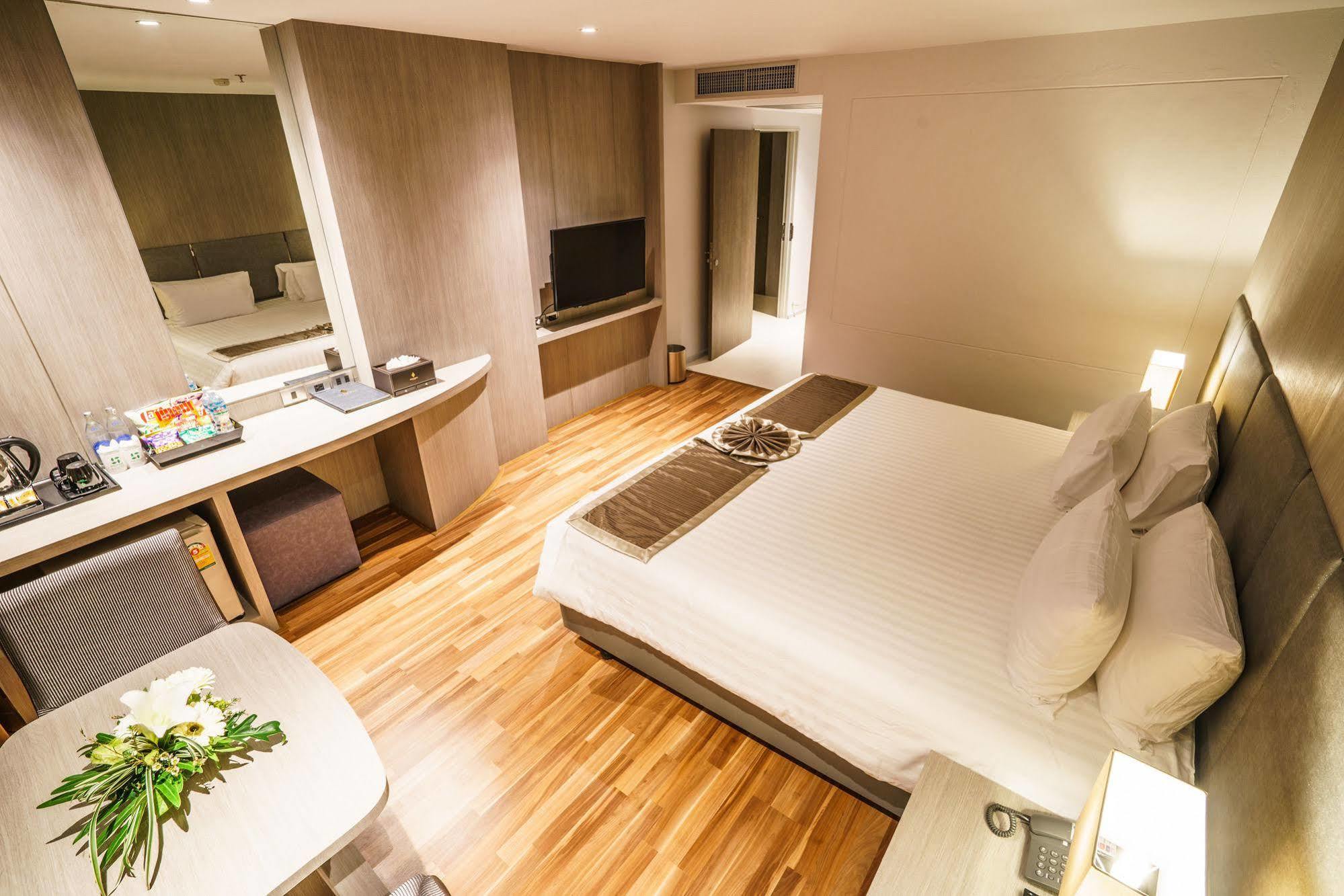 New Season Square Hotel Hat Yai Esterno foto