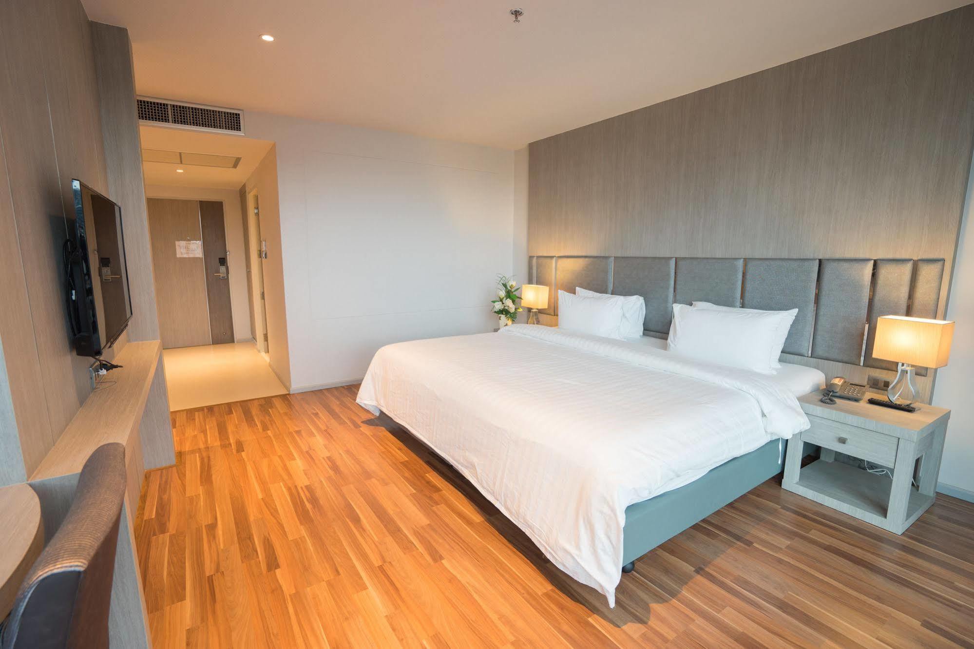 New Season Square Hotel Hat Yai Esterno foto