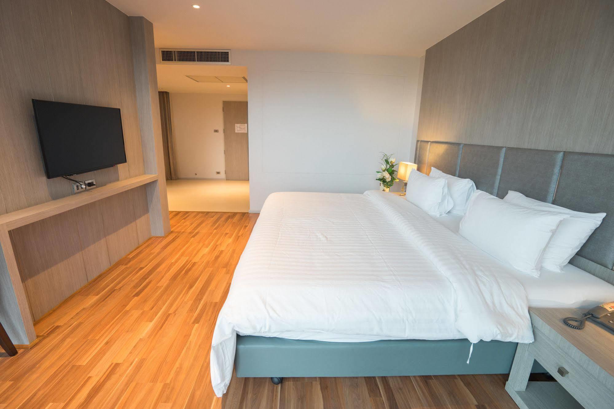 New Season Square Hotel Hat Yai Esterno foto