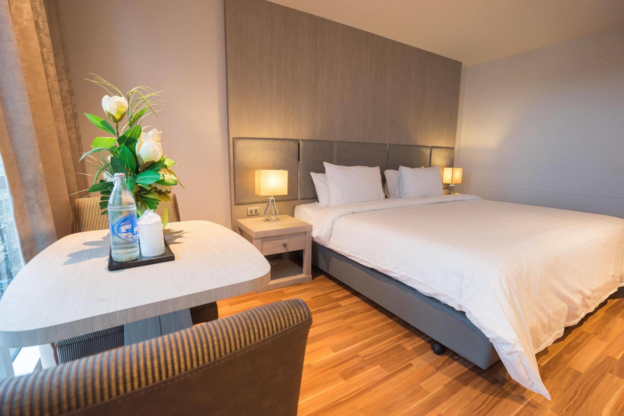 New Season Square Hotel Hat Yai Esterno foto