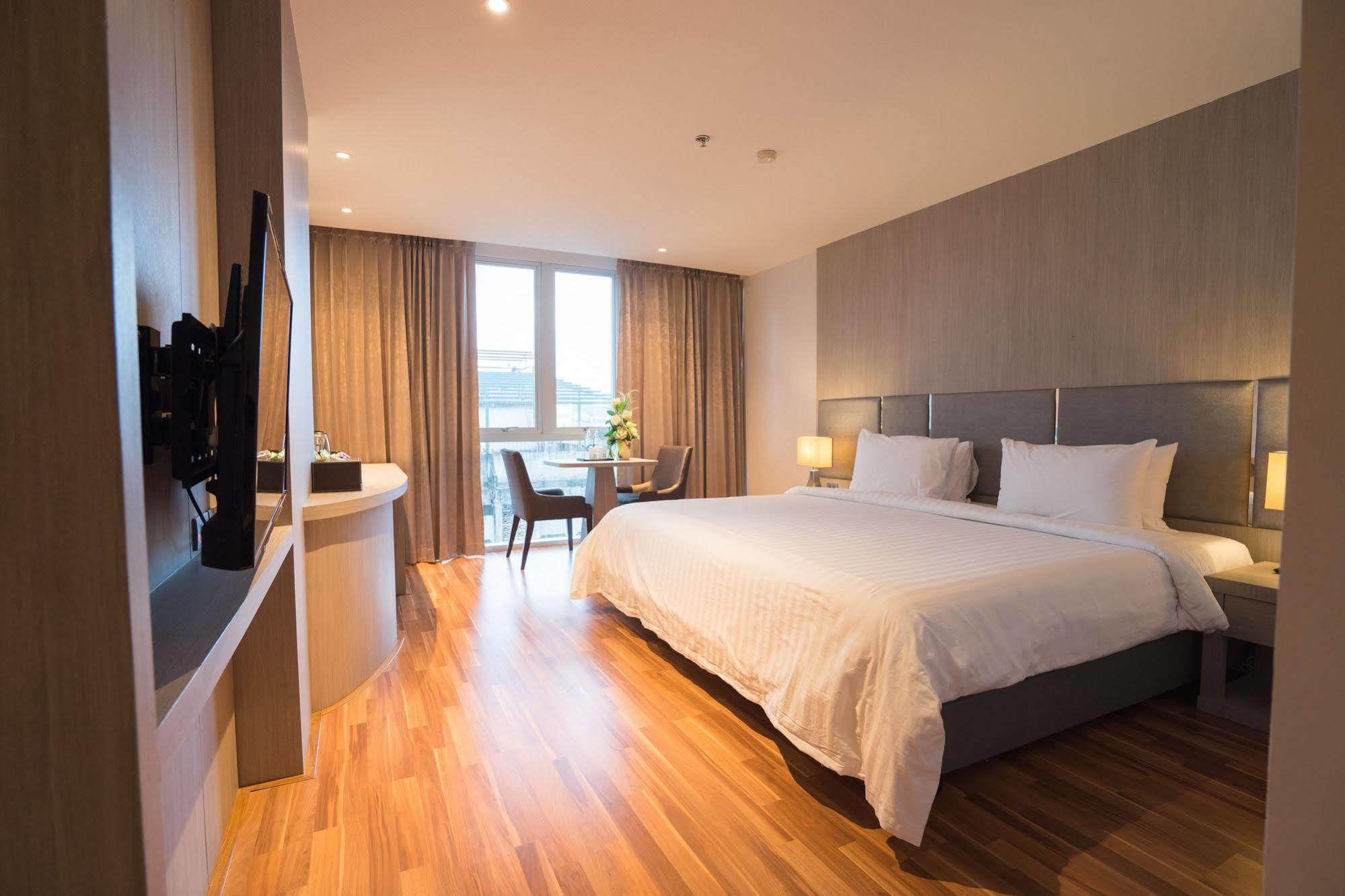 New Season Square Hotel Hat Yai Esterno foto