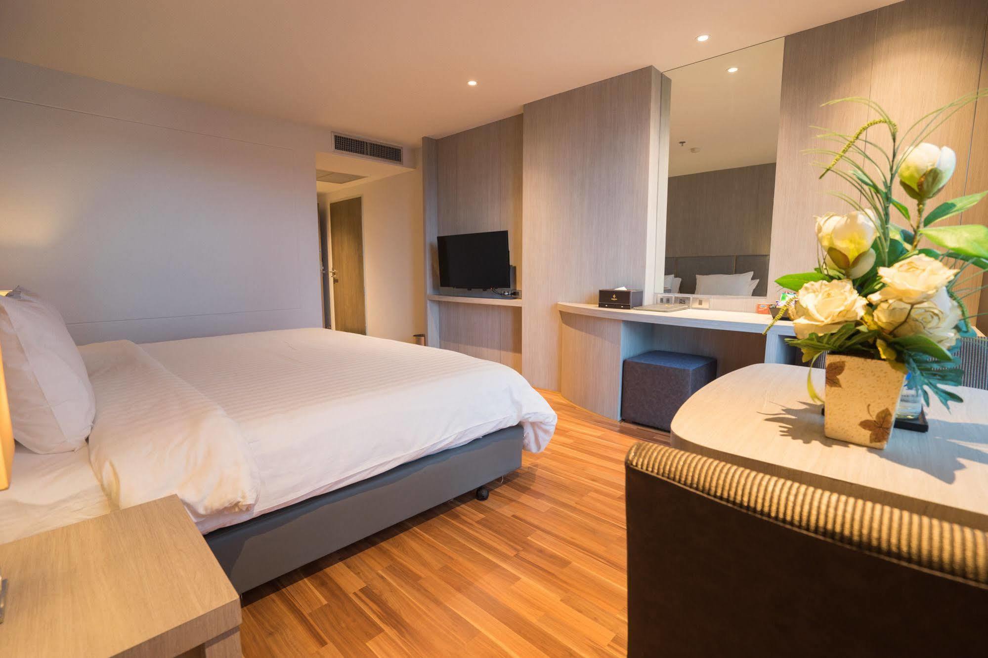 New Season Square Hotel Hat Yai Esterno foto